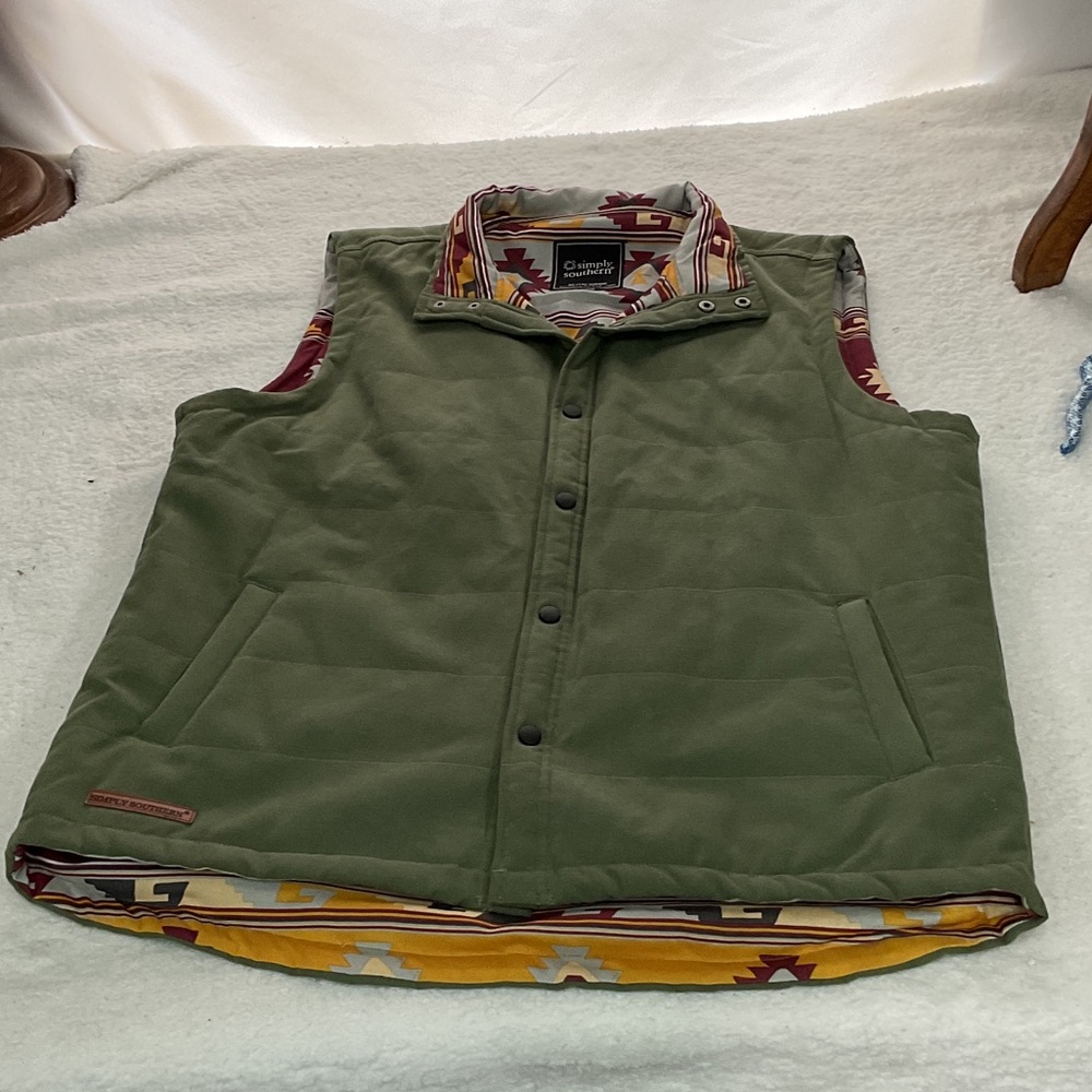 Mens Simply Southern Quilted Vest with Patterned Lining